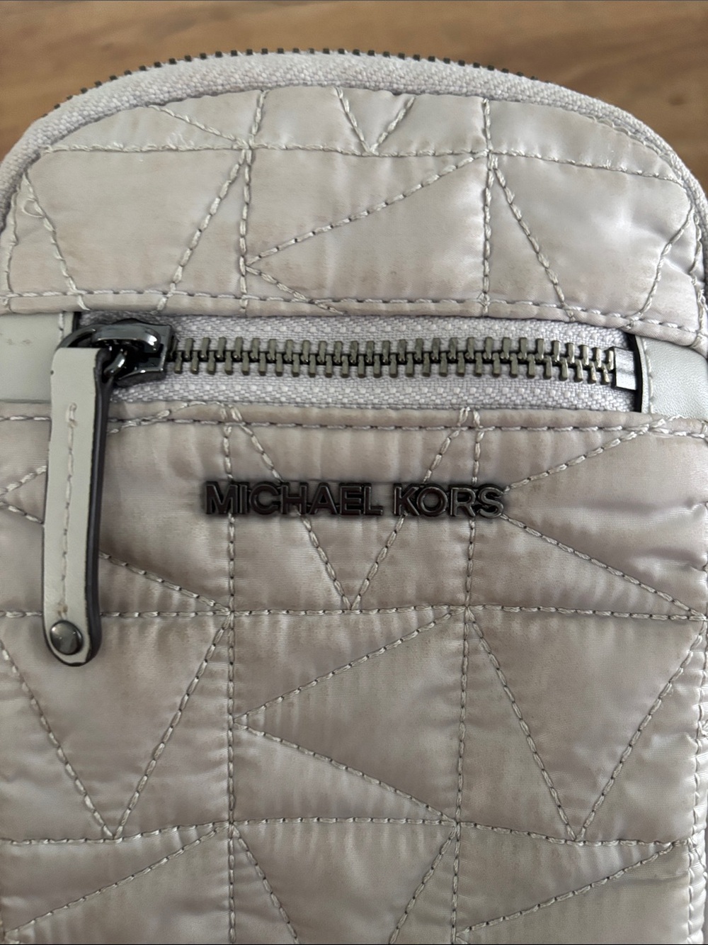Winnie Medium Quilted Silver Smartphone Crossbody Bag - Picture 4 of 9